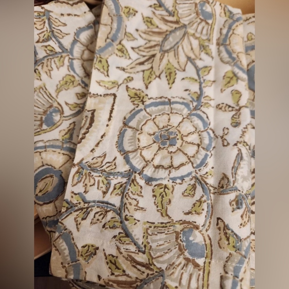 Pottery Barn Ravi Blue Floral Napkins - Set of 4 — NWT